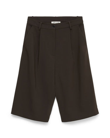 Vannah Knee Shorts Bruin - Things I Like Things I Love