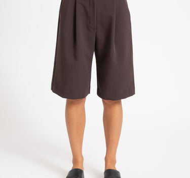 Vannah Knee Shorts Bruin - Things I Like Things I Love
