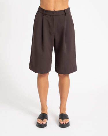 Vannah Knee Shorts Bruin - Things I Like Things I Love