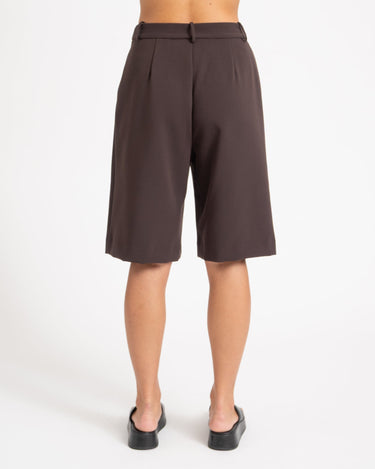 Vannah Knee Shorts Bruin - Things I Like Things I Love