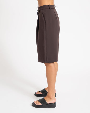 Vannah Knee Shorts Bruin - Things I Like Things I Love