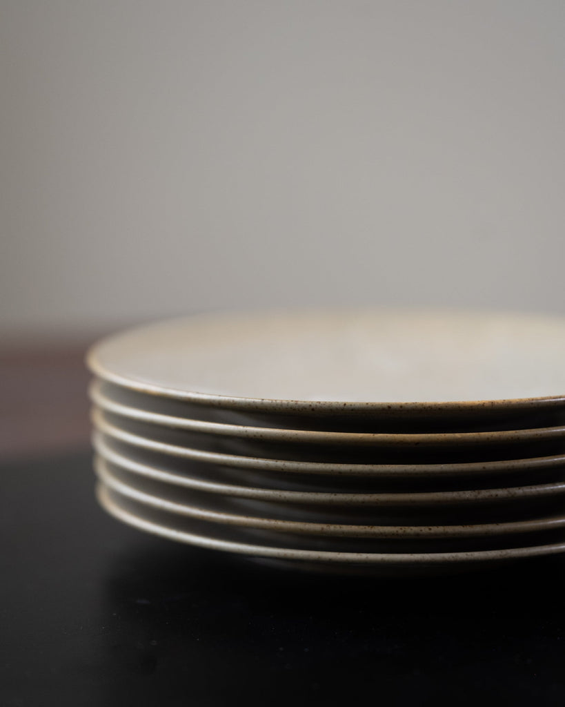 Cake Plate Cirro Beige - Things I Like Things I Love