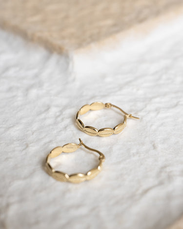 TILTIL Single Hoop Goldplated Shell - Things I Like Things I Love